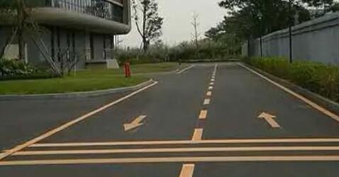 西安企业厂区地面划线标准？合规与标准化建设的基础工程