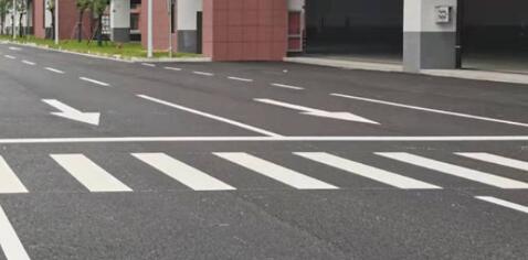 精准停车场划线、小区划线、学校划线，构建和谐出行环境